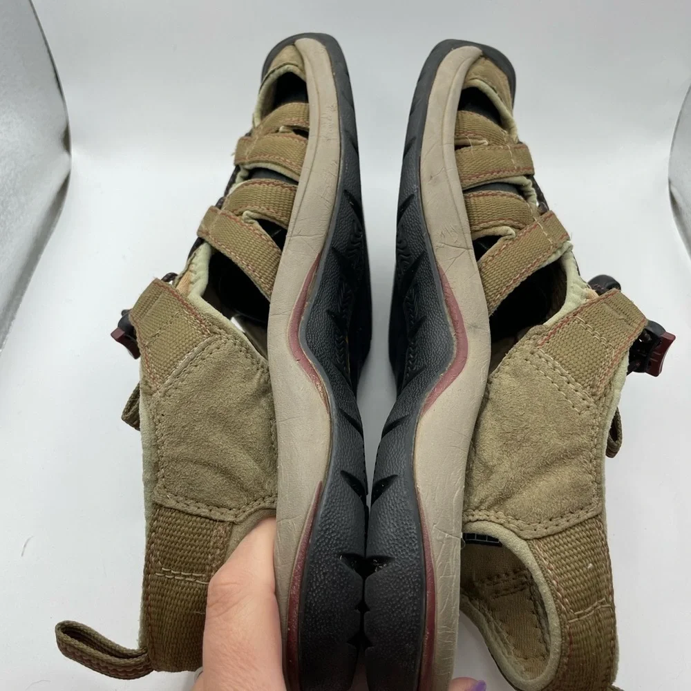 Keen men’s hiking tan leather sandals size 7.5